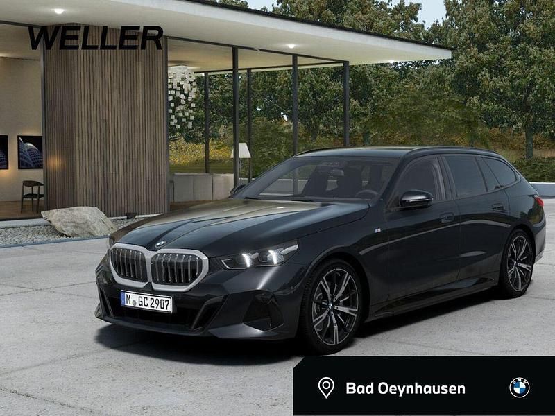 Sophistograu (grau) Gebraucht 2024 BMW 540 Comfort Edition Kombi | 64.750 € - Bild 1/4