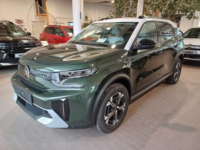 Grün (montana grün metallic) Neu 2025 Citroën e-C3 Aircross SUV | 33.585 € - Bild 1/4