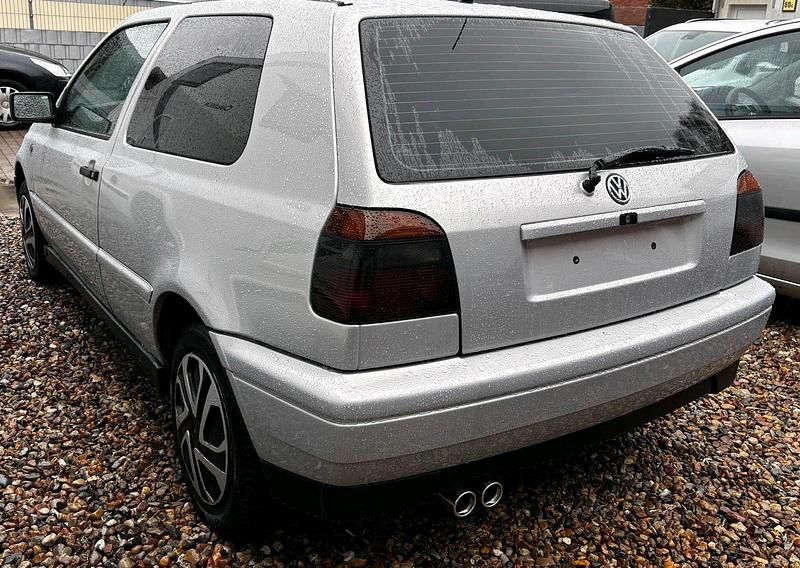 Gebraucht VW Golf III 90 PS (66 kW) 1995 Silber Kleinwagen
