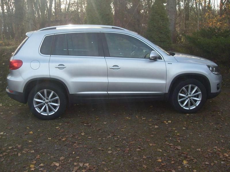 Gebraucht VW Tiguan LOUNGE 150 PS (110 kW) 2016 Silber SUV