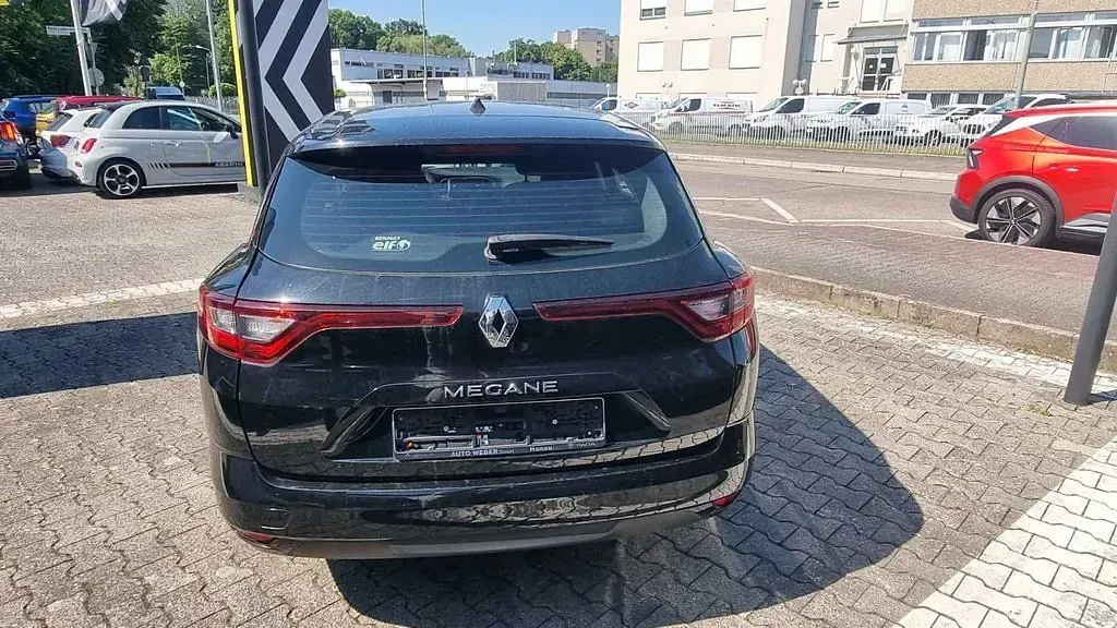 Gebraucht Renault Mégane Life 116 PS (85 kW) 2019 Schwarz Limousine