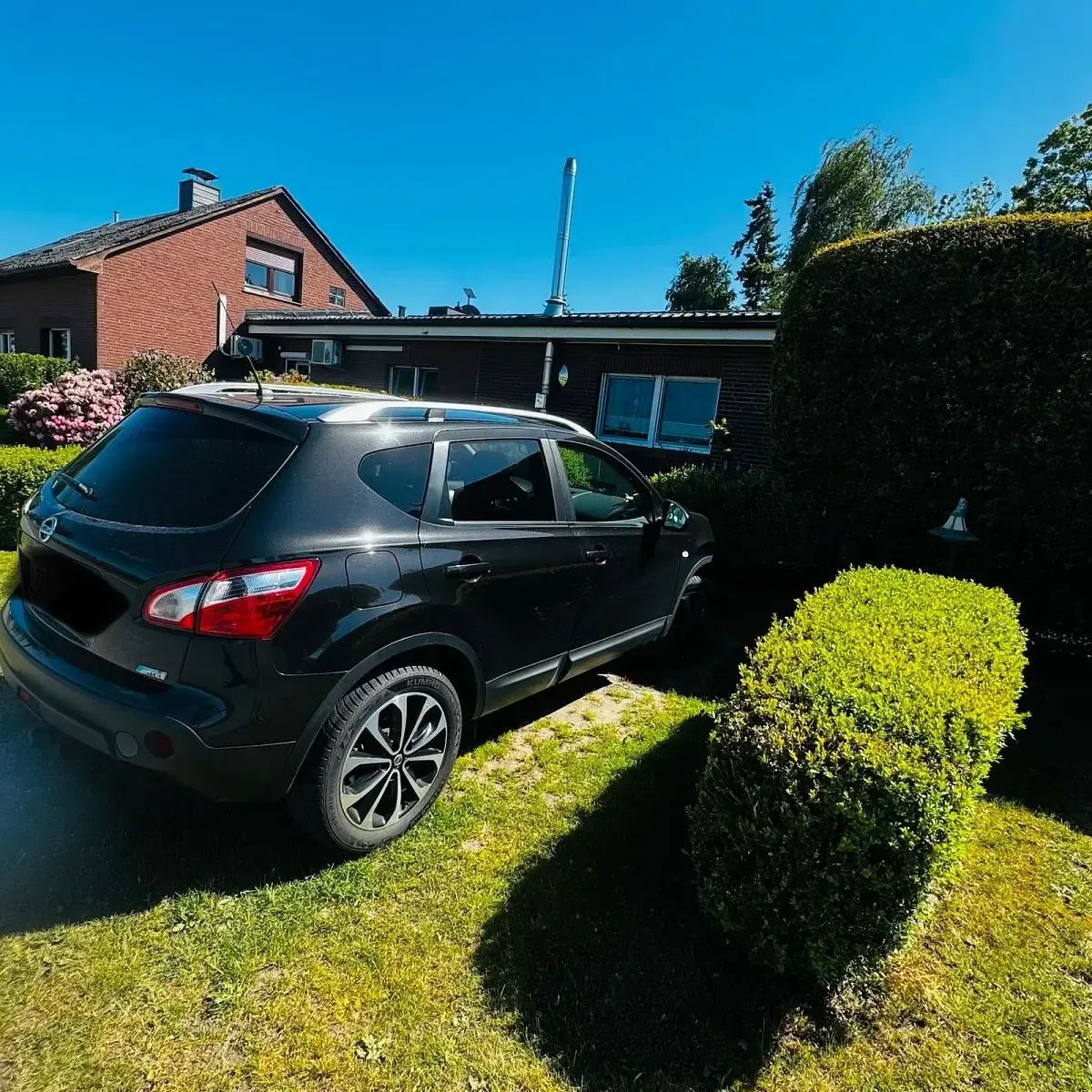 Gebraucht Nissan Qashqai 130 PS (95 kW) 2012 Schwarz SUV