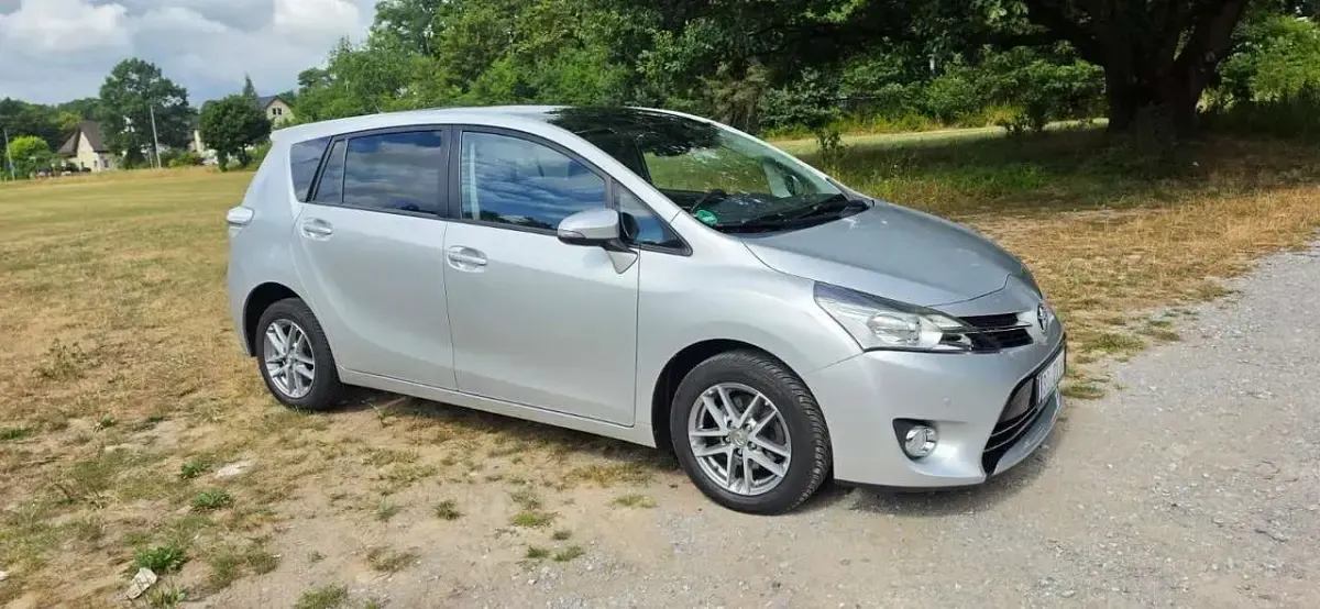 Gebraucht Toyota Verso Skyview Edition 147 PS (108 kW) 2015 Grau Van / Kleinbus