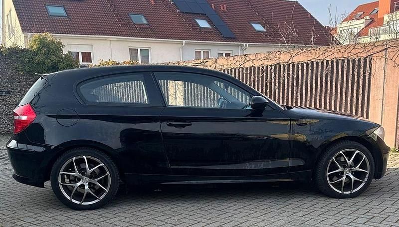 Gebraucht BMW 118 143 PS (105 kW) 2007 Schwarz Kleinwagen