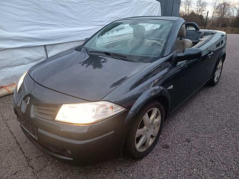 Grau Gebraucht 2006 Renault Mégane Cabriolet Dynamique Cabrio | 3.490 € (Teuer) - Bild 1/4