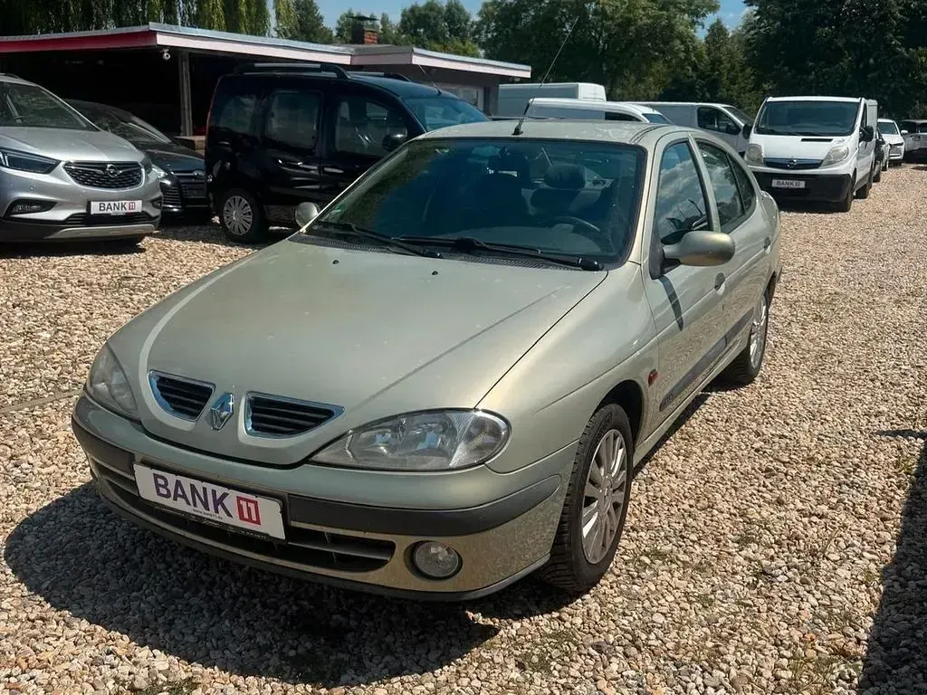 Gebraucht Renault Mégane Dynamique 107 PS (78 kW) 2000 Beige Limousine