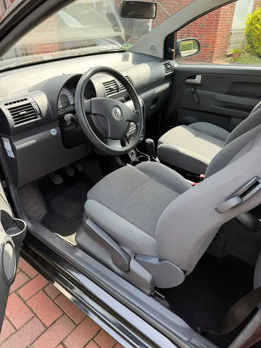 Gebraucht VW Fox 54 PS (39 kW) 2009 Schwarz Kleinwagen