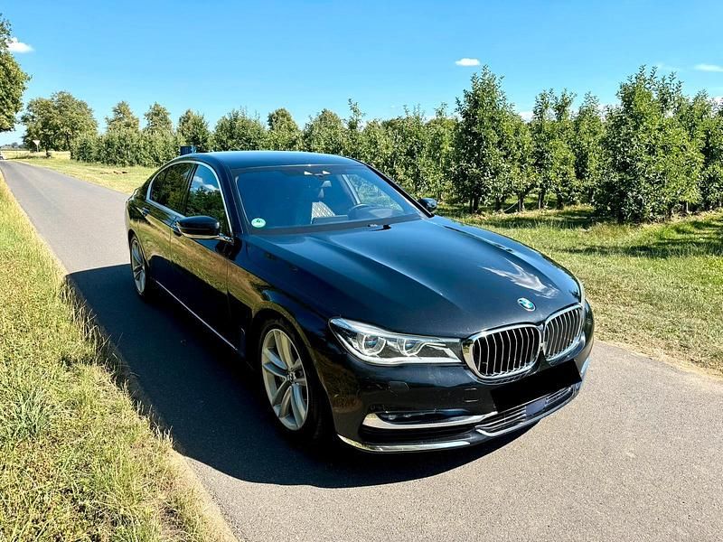 Gebraucht BMW 750 449 PS (330 kW) 2016 Limousine