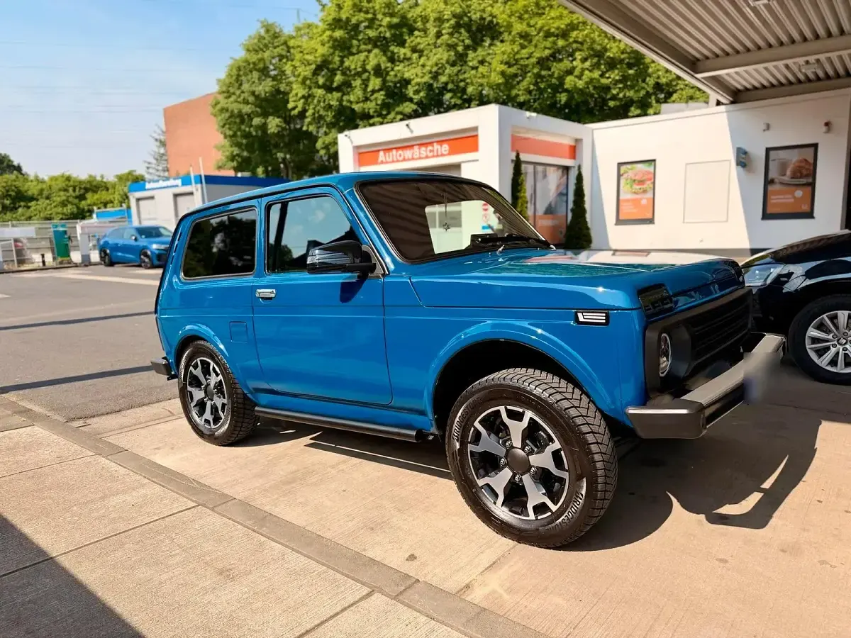 Gebraucht Lada niva 83 PS (61 kW) 2013 Blau SUV