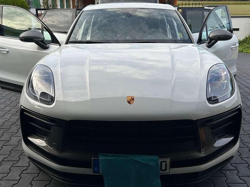 Weiß Gebraucht 2023 Porsche Macan SUV | 70.990 € (Fairer Preis) - Bild 1/4