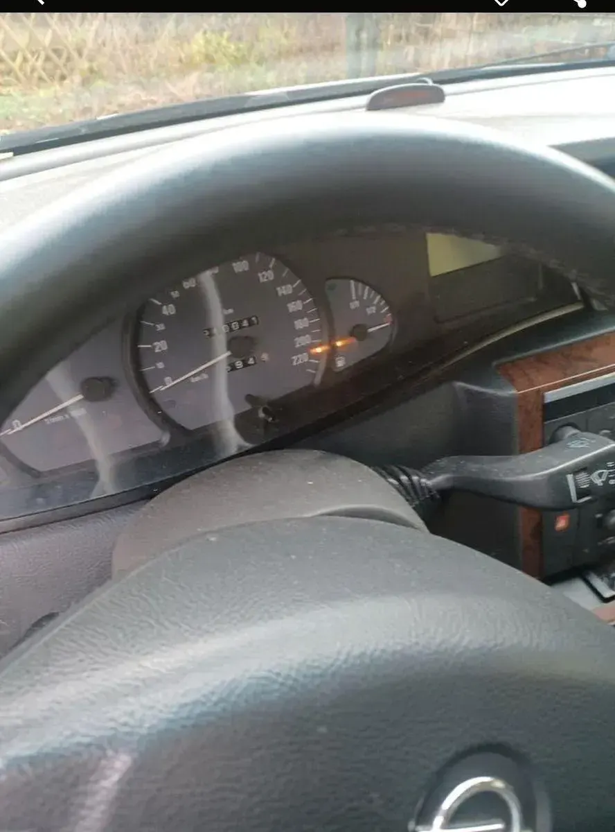 Używany Opel Omega 144 KM (105 kW) 2000 Srebrny Sedan/Limuzyna