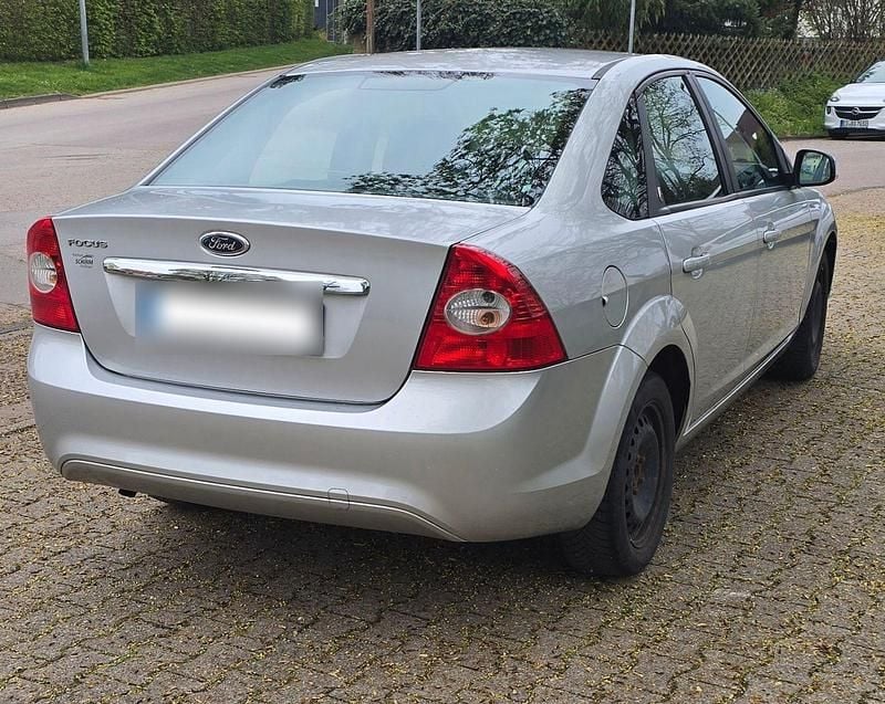 Second-hand Ford Focus Ghia 145 CP (106 kW) 2008 Argintiu Berlinǎ