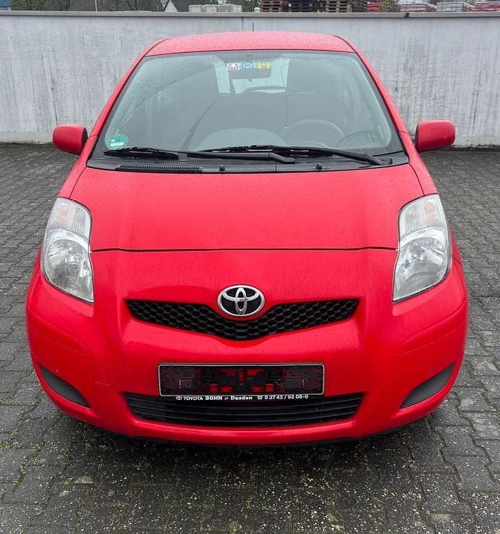 Gebraucht Toyota Yaris Cool 69 PS (50 kW) 2011 Rot Kleinwagen