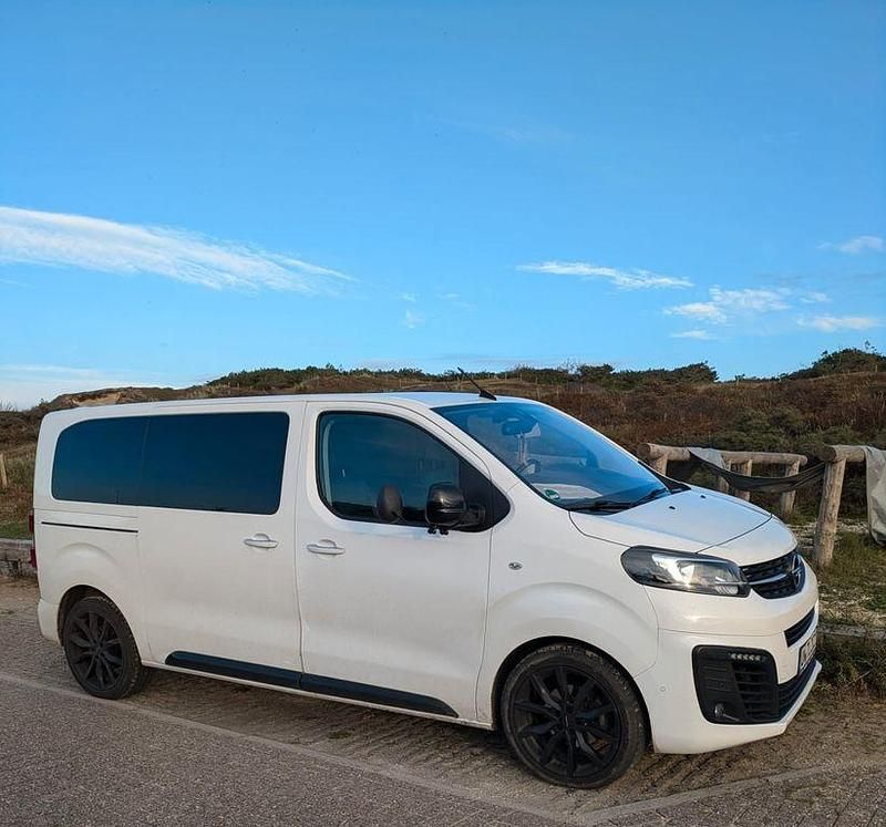 Weiß Gebraucht 2021 Opel Zafira Life Innovation Van / Kleinbus | 36.100 € (Teuer) - Bild 1/4