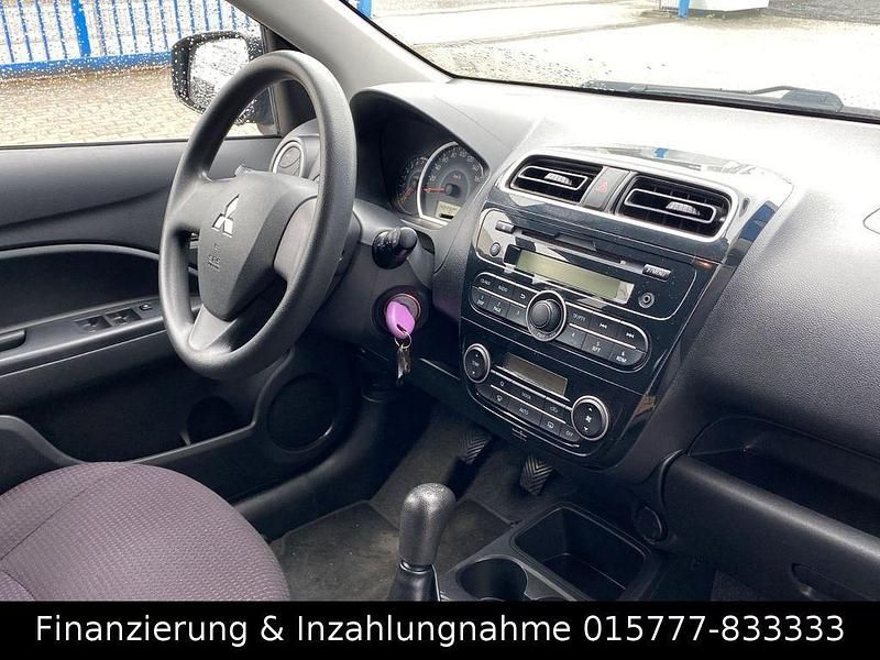 Gebraucht Mitsubishi Space Star 80 PS (58 kW) 2013 Schwarz Van / Kleinbus