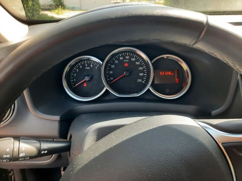 Grau Gebraucht 2018 Dacia Sandero Celebration Kleinwagen | 8.750 € (Fairer Preis) - Bild 1/4