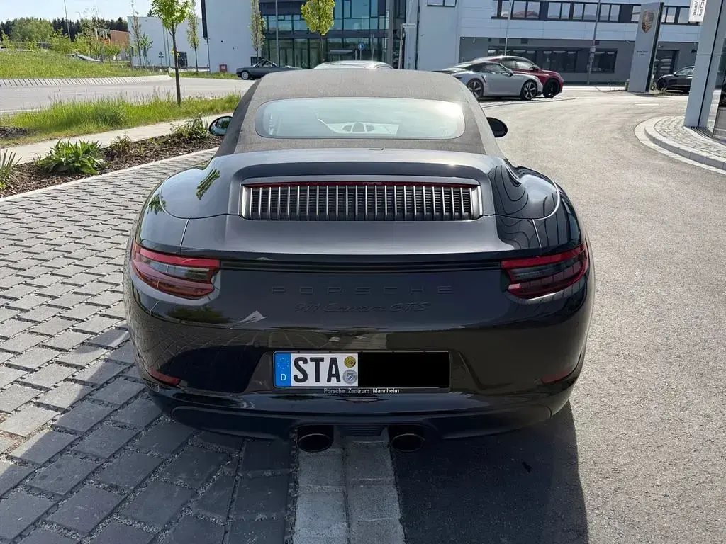 Begagnad Porsche 991 450 HK (330 kW) 2017 Svart Cab