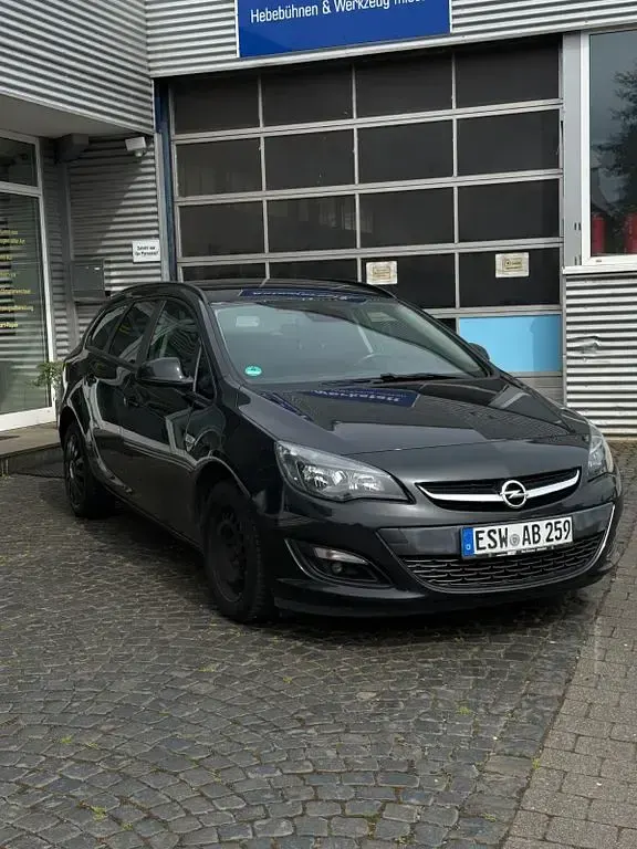 Gebraucht Opel Astra Selection 136 PS (100 kW) 2014 Schwarz Kombi