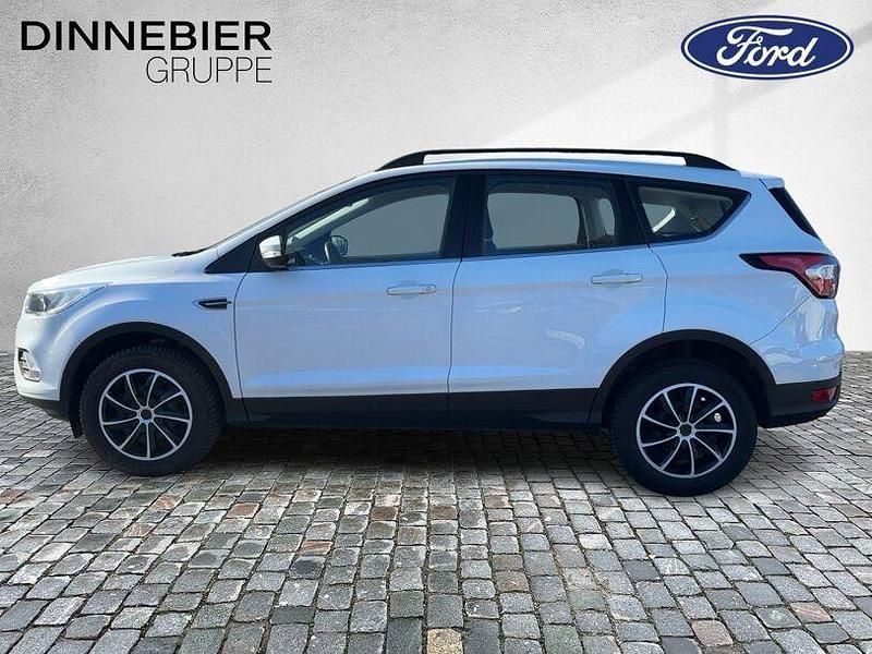 Gebraucht Ford Kuga Trend 120 PS (88 kW) 2018 Weiß (metallic) SUV