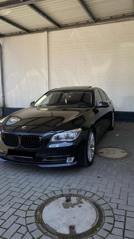 Schwarz Gebraucht 2013 BMW 730 Limousine | 16.000 € (Fairer Preis) - Bild 1/4