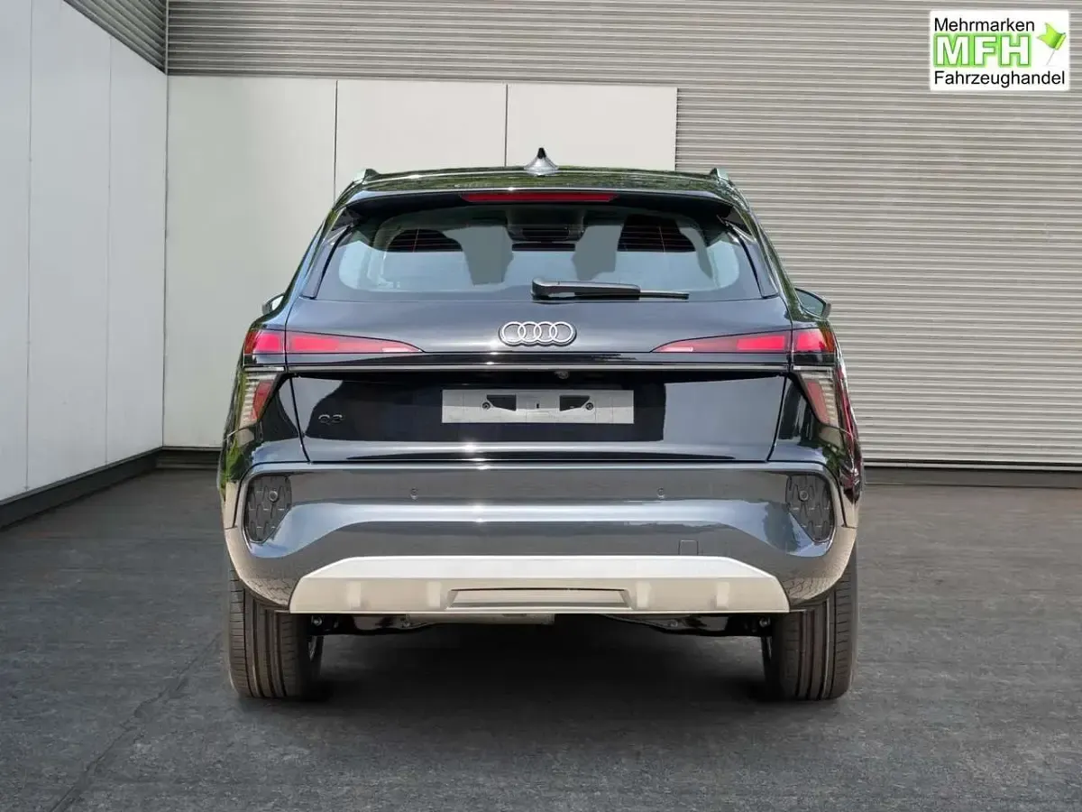 Neu Audi Q3 150 PS (110 kW) 2026 Schwarz SUV