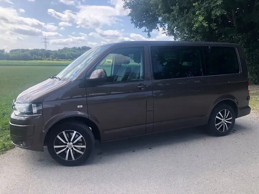 Gebraucht VW Caravelle 180 PS (132 kW) 2015 Braun Van