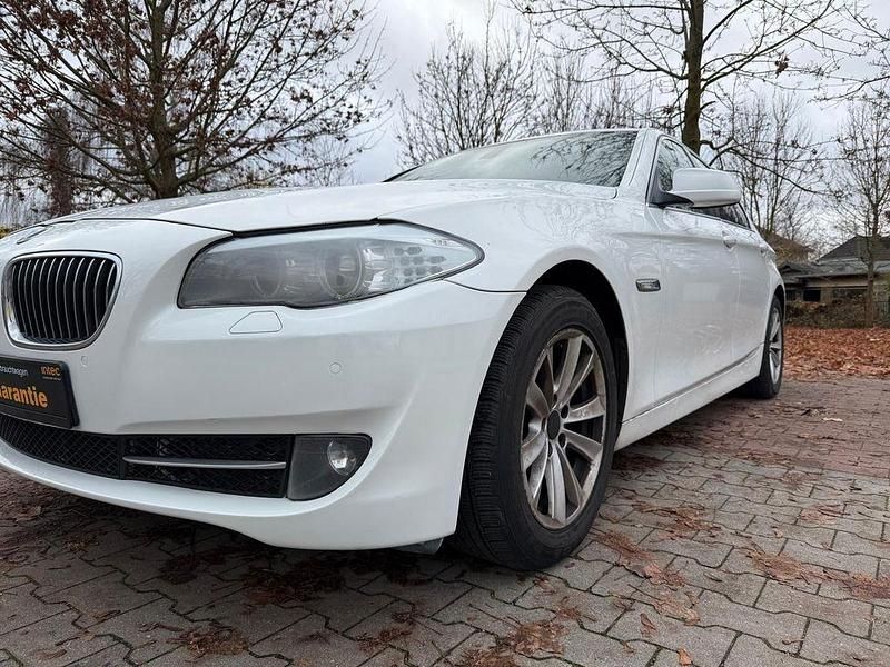 Weiß Gebraucht 2011 BMW 520 Performance Limousine | 9.999 € (Guter Preis) - Bild 1/4
