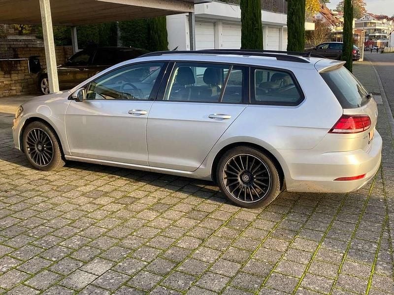 Silber Gebraucht 2020 VW Golf VIII Kombi | 17.500 € (Superpreis) - Bild 1/4