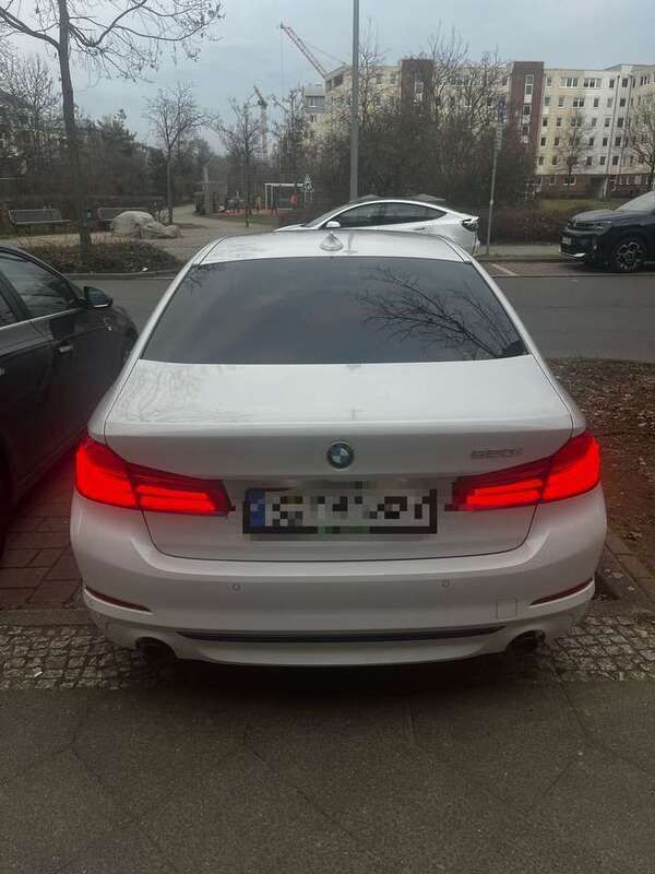 Weiß Gebraucht 2019 BMW 520 Sport Line Limousine | 35.000 € (Teuer) - Bild 1/4