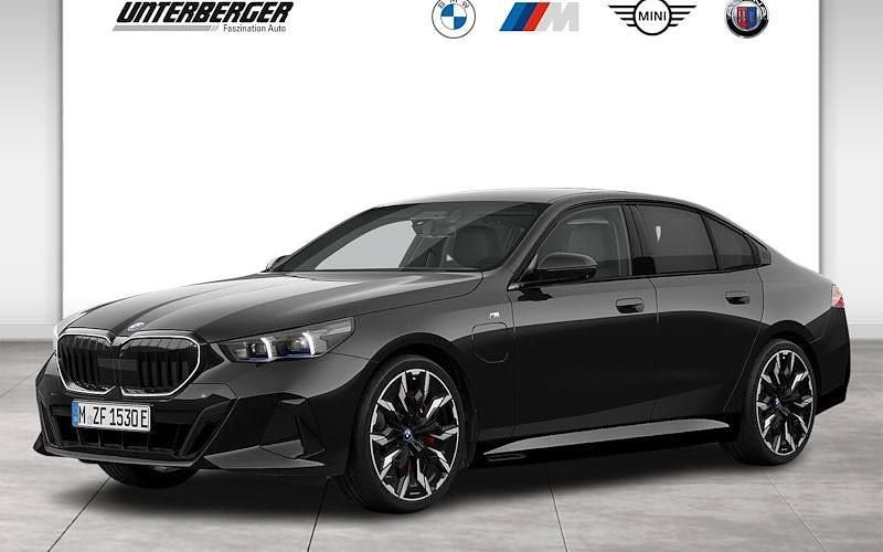 Saphirschwarz Gebraucht 2025 BMW 550e M Sport Limousine | 74.890 € (Etwas zu teuer) - Bild 1/4