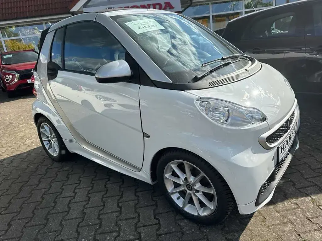 Gebraucht Smart ForTwo Cabrio Passion 71 PS (52 kW) 2015 Kristall weiß (metallic) Cabrio