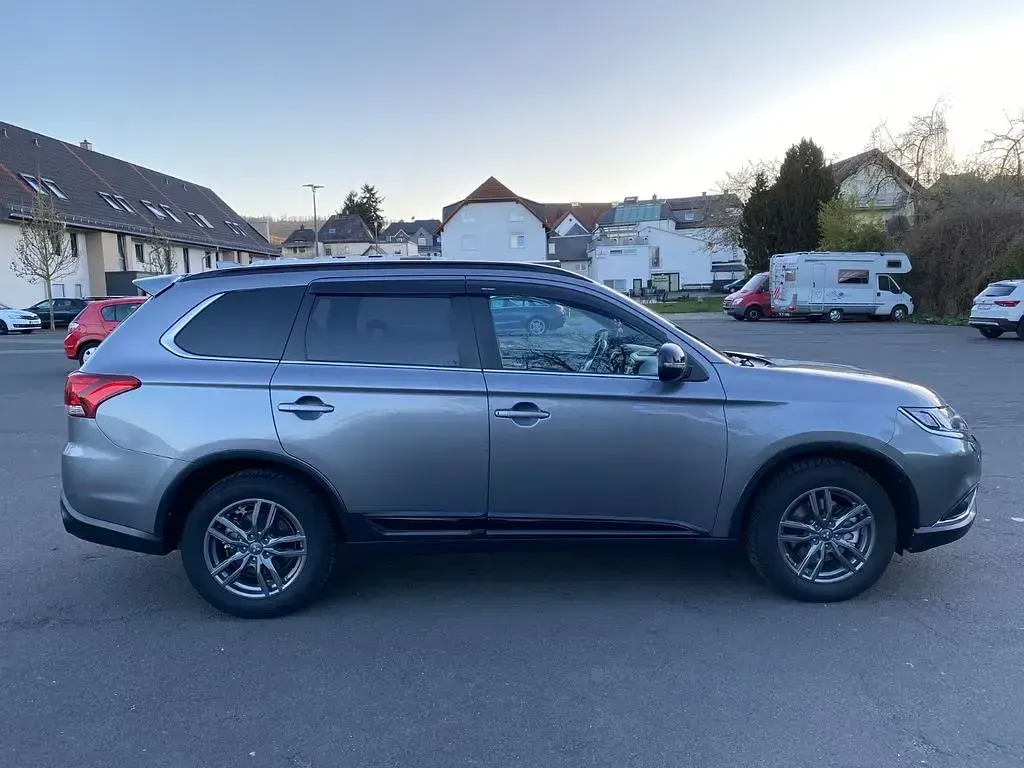 Gebraucht Mitsubishi Outlander Active 150 PS (110 kW) 2019 Grau SUV