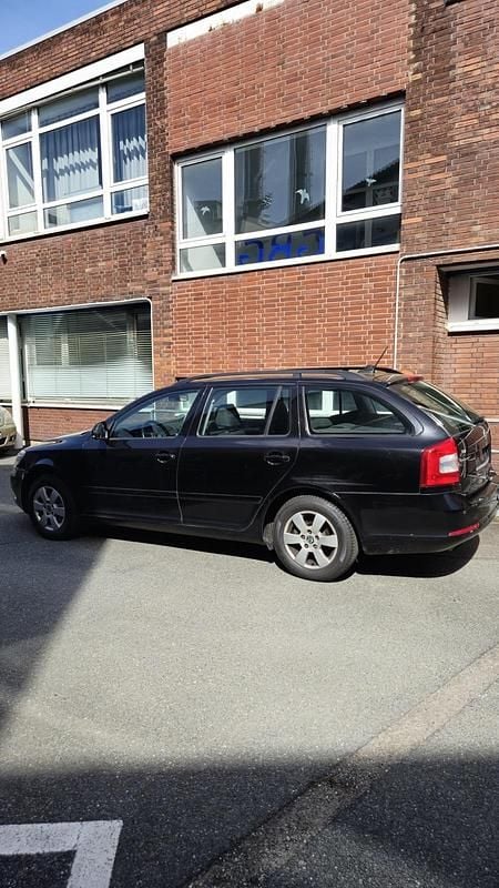 Gebraucht Skoda Octavia Impuls Edition 105 PS (77 kW) 2011 Schwarz Kombi
