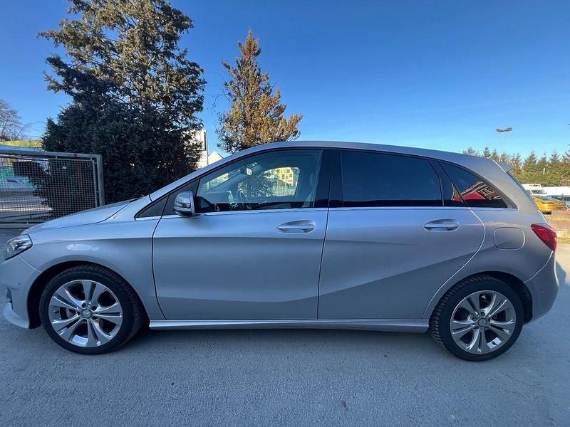 Gebraucht Mercedes B200 156 PS (114 kW) 2015 Silber Van / Kleinbus