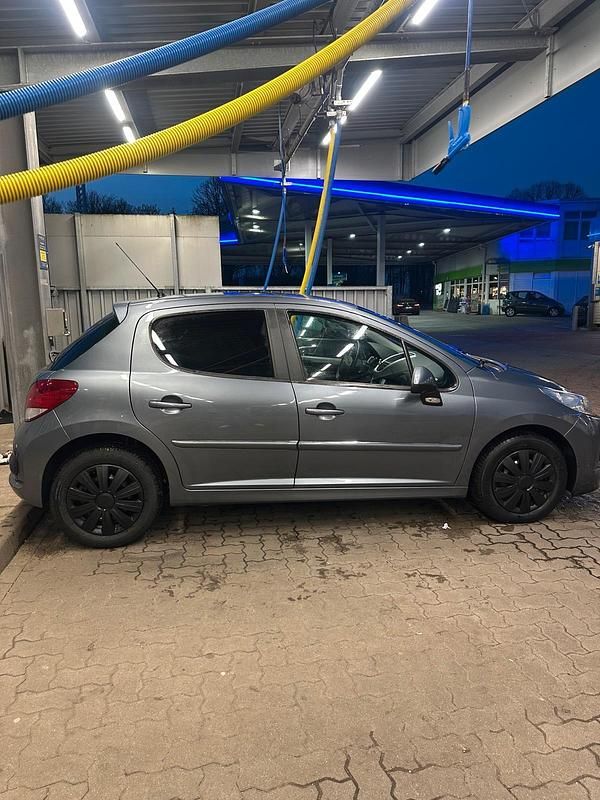 Gebraucht Peugeot 207 71 PS (52 kW) 2011 Grau Limousine