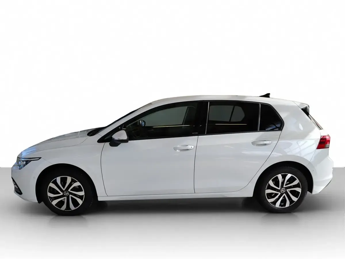 Gebraucht VW Golf VIII Active 150 PS (110 kW) 2023 Oryxweiß perlmutteffekt Limousine