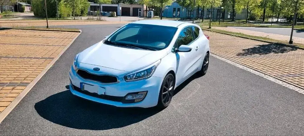 Używany Kia ProCeed 128 KM (94 kW) 2013 Biały Hatchback