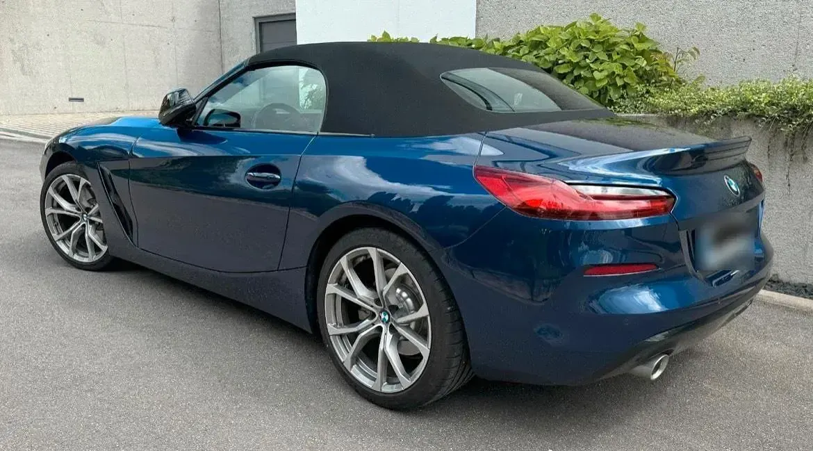 Gebraucht BMW Z4 Sport Line 194 PS (142 kW) 2022 Blau Cabrio