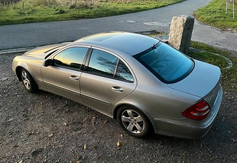 Gebraucht Mercedes E200 163 PS (119 kW) 2005 Grau Limousine