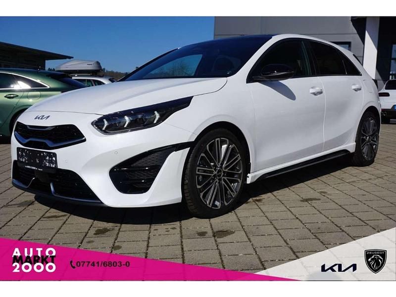 Weiss Neu 2025 Kia Ceed GT GT-Line Limousine | 31.450 € - Bild 1/4