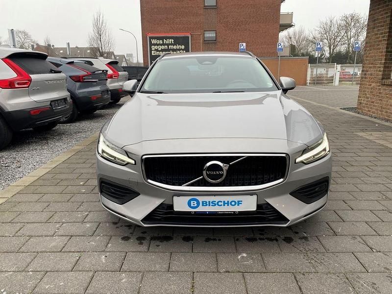 Gebraucht Volvo V60 Core 197 PS (144 kW) 2023 Silber Kombi