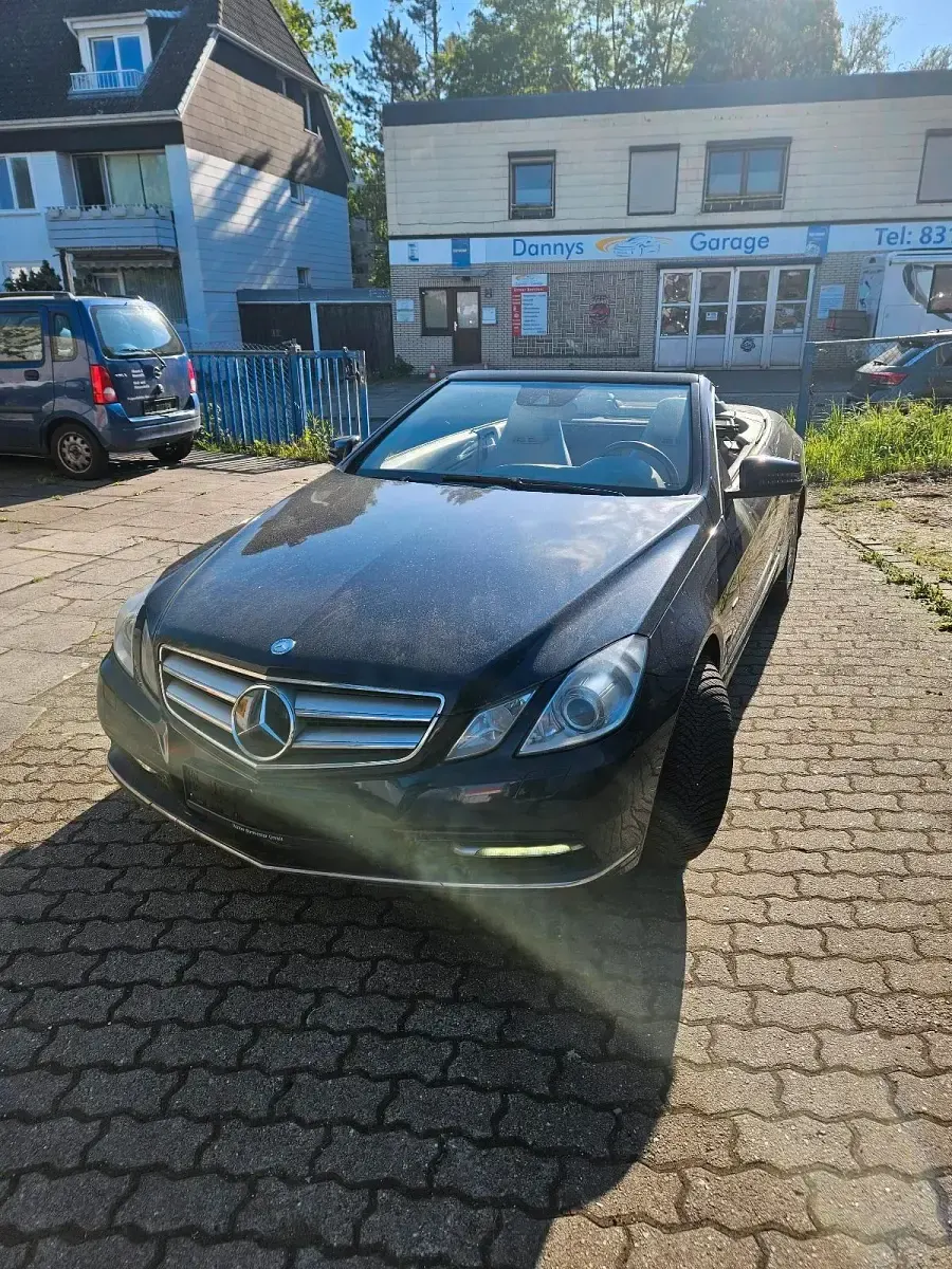 Second-hand Mercedes E250 2011 Albastru Cabrio