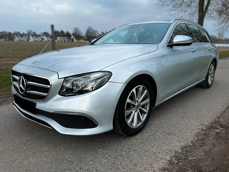 Second-hand Mercedes E200 150 CP (110 kW) 2019 Argintiu Break