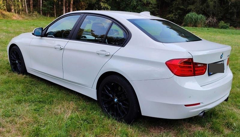 Gebraucht BMW 335 Luxury Line 306 PS (225 kW) 2012 Weiß Limousine