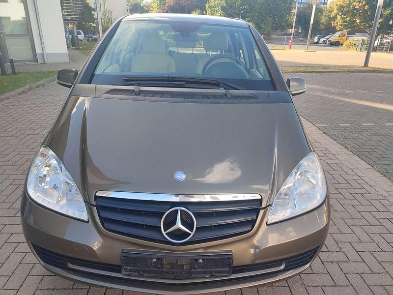 Gold Gebraucht 2009 Mercedes A180 Limousine | 1.990 € (Superpreis) - Bild 1/4