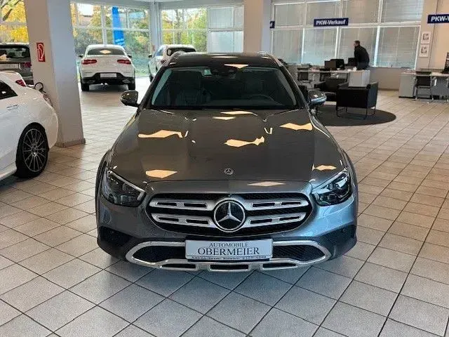 Gebraucht Mercedes E220 All-Terrain 194 PS (142 kW) 2021 Grau (selenitgrau) Kombi
