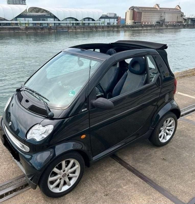 Schwarz Gebraucht 2004 Smart ForTwo Cabrio Cabrio | 1.999 € (Fairer Preis) - Bild 1/1