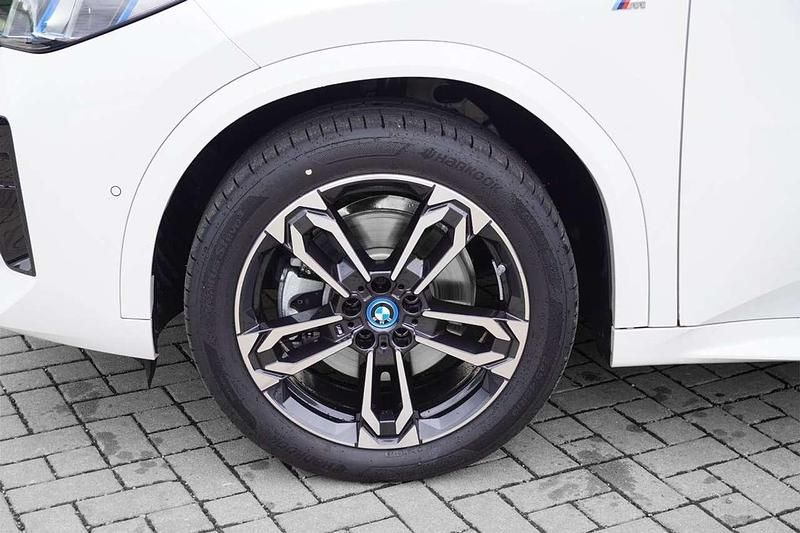 Gebraucht BMW iX2 M Sport 225 kW (306 PS) 2025 Alpinweiß uni SUV