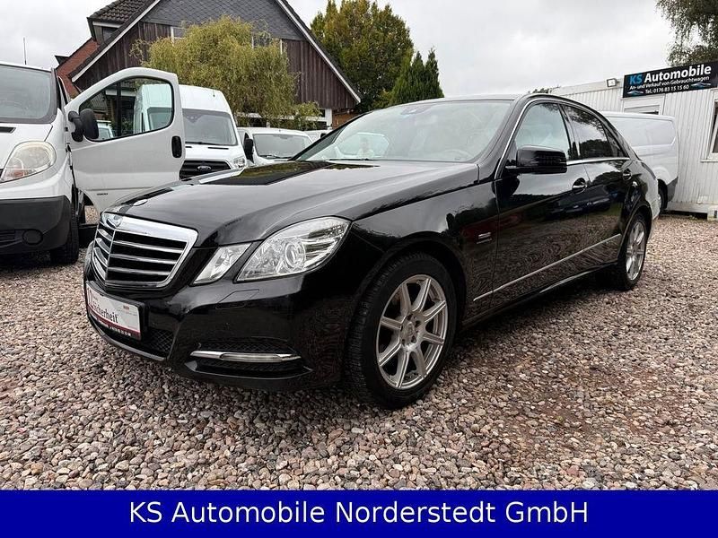 Schwarz Gebraucht 2010 Mercedes E200 Limousine | 10.900 € (Fairer Preis) - Bild 1/4