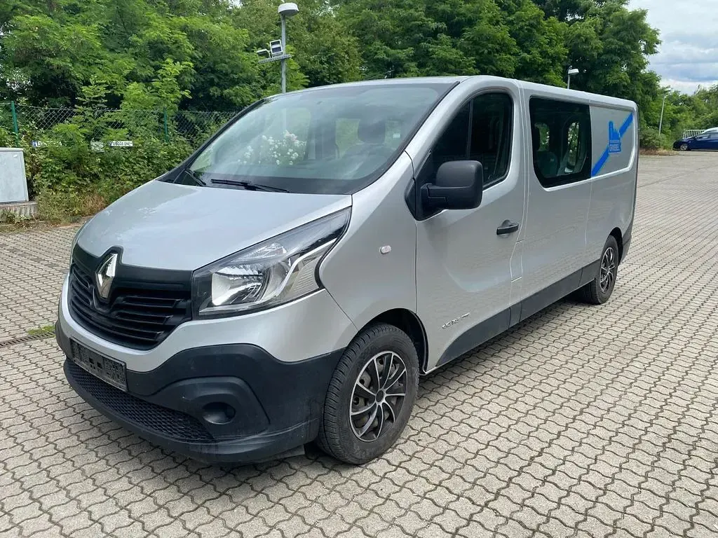 Gebraucht Renault Trafic 145 PS (106 kW) 2018 Silber Van / Kleinbus